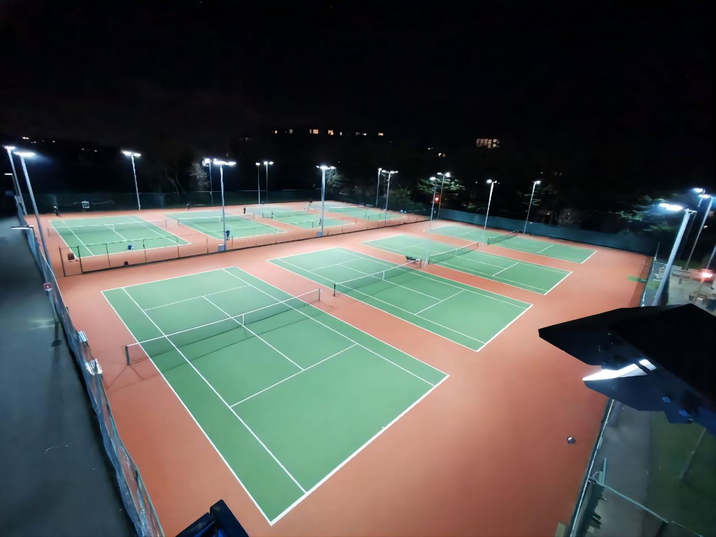 Iluminación LED de pista de tenis Guid8